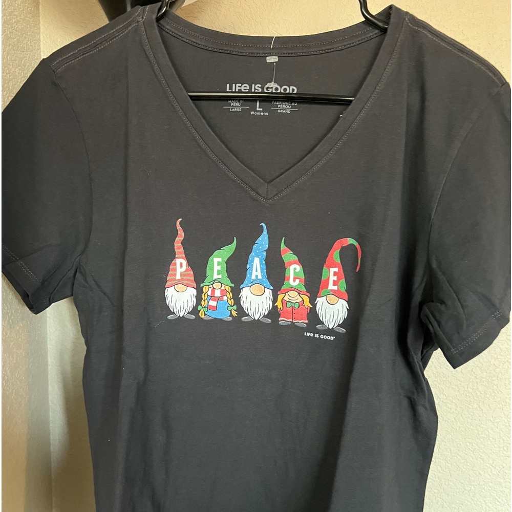 Life is Good Women’s Large V-neck short sleeve T-shirt NWOT Gnomes